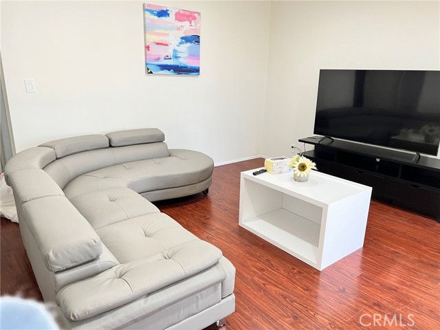 Detail Gallery Image 4 of 7 For 625 N Moore Ave #C,  Monterey Park,  CA 91754 - 2 Beds | 1 Baths