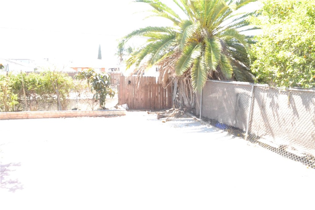 https://media.crmls.org/medias/f4a030e4-3824-431d-b898-8b57380b944c.jpg?preset=X-Large