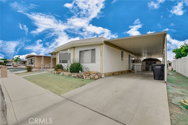 1735 San Leandro Drive, Hemet CA: https://media.crmls.org/medias/f4a114b0-127f-49e1-93d1-824d86a7114f.jpg