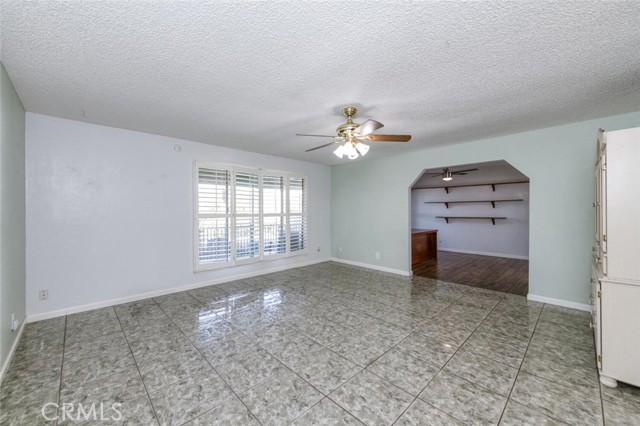 Detail Gallery Image 6 of 38 For 6732 E Harvey, Fresno,  CA 93727 - 3 Beds | 2 Baths