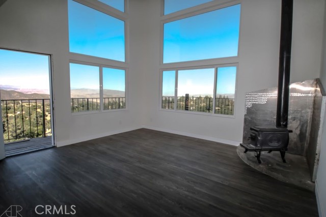 3305 Oakwood Drive, Julian CA: https://media.crmls.org/medias/f4a2fda0-91a0-4121-81f1-eb8894fc66db.jpg