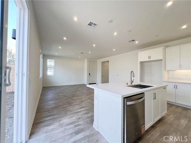 Detail Gallery Image 7 of 31 For 16068 Olivas Ln, Fontana,  CA 92336 - 4 Beds | 2/1 Baths