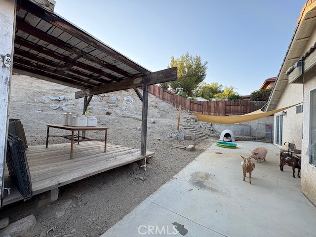 https://media.crmls.org/medias/f4a47c4e-8168-48b9-8fb5-f965fea15298.jpg?preset=X-Large