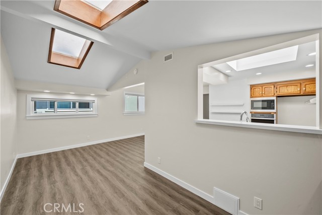 Detail Gallery Image 14 of 32 For 18644 Liggett St, Northridge,  CA 91324 - 3 Beds | 2 Baths