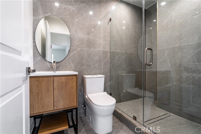 Detail Gallery Image 14 of 73 For 3362 Bellota, Los Angeles,  CA 90027 - 5 Beds | 5 Baths