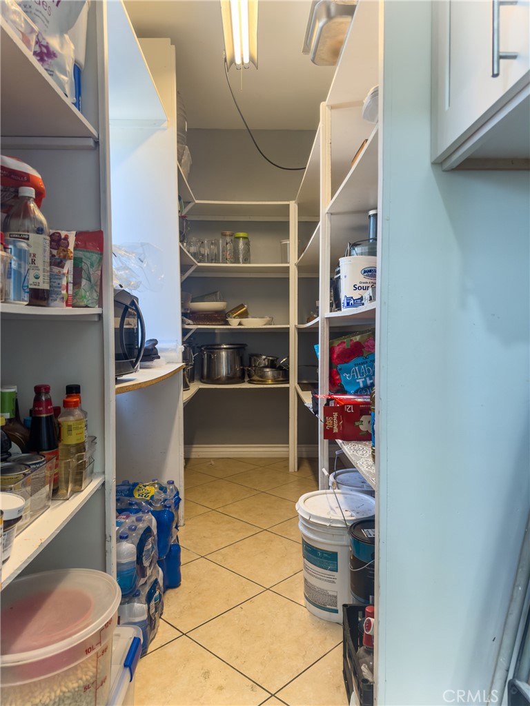 https://media.crmls.org/medias/f4a51ee0-f27e-43df-b52d-2742b5aaaea9.jpg?preset=X-Large