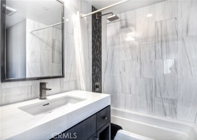 214 1/2 Marguerite Avenue, Corona del Mar CA: https://media.crmls.org/medias/f4a54ea2-7d24-4af3-90c5-7dd8c1db819a.jpg