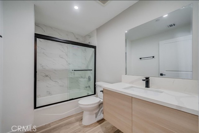 7018 Alabama Avenue, Canoga Park CA: https://media.crmls.org/medias/f4a554ac-2d5d-45a6-84c7-dbac1961d77d.jpg