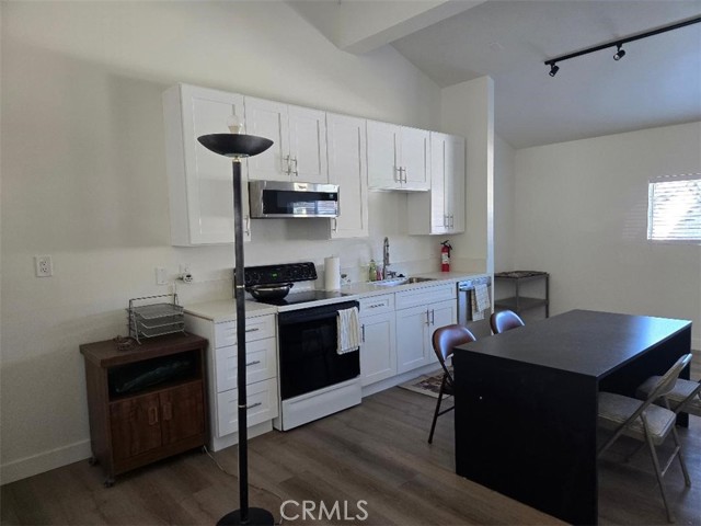 Detail Gallery Image 8 of 33 For 8579 Volga River Cir, Fountain Valley,  CA 92708 - 3 Beds | 2 Baths