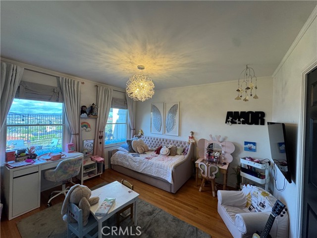 Detail Gallery Image 2 of 34 For 924 Irving Dr, Burbank,  CA 91504 - 4 Beds | 3 Baths