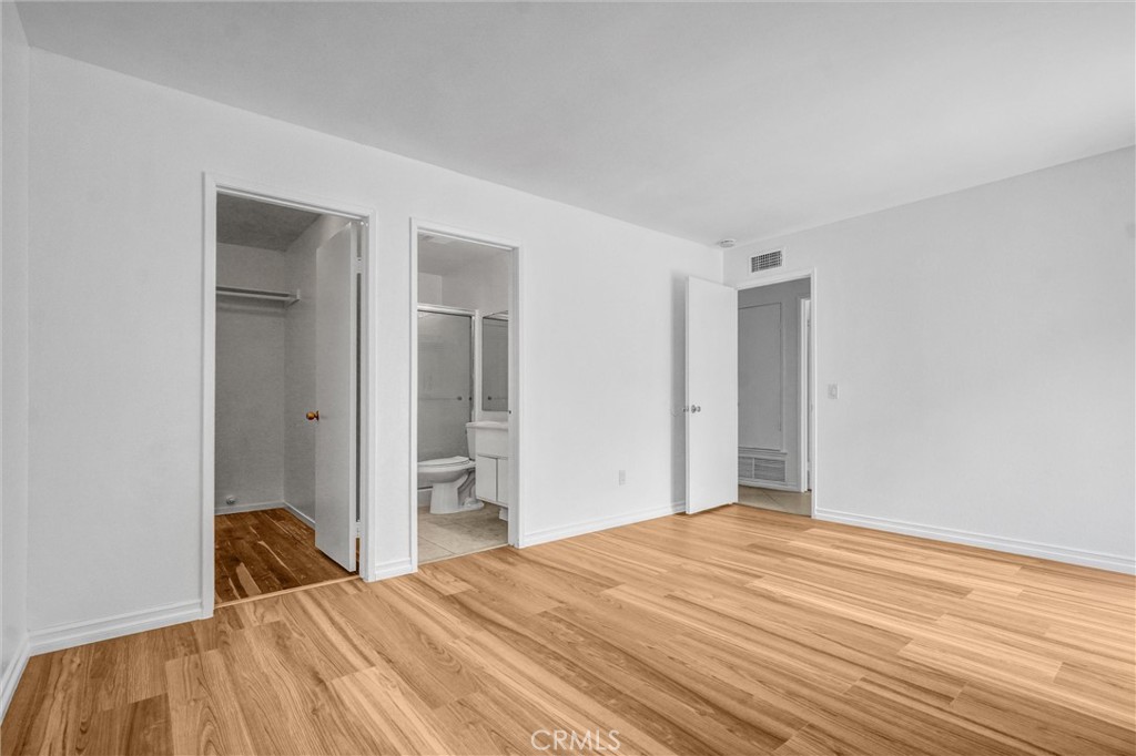https://media.crmls.org/medias/f4a65ec3-66f1-47d9-84e0-9ee07b9947de.jpg?preset=X-Large