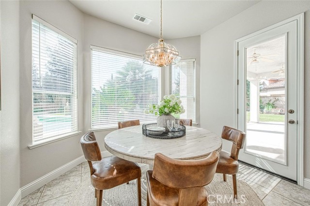 Detail Gallery Image 11 of 28 For 12437 N via Tuscania, Clovis,  CA 93619 - 5 Beds | 3/1 Baths