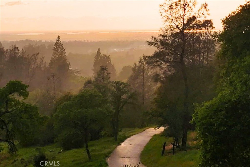 https://media.crmls.org/medias/f4a68ba2-e642-48c2-8f3d-5c90b40dd31d.jpg?preset=X-Large