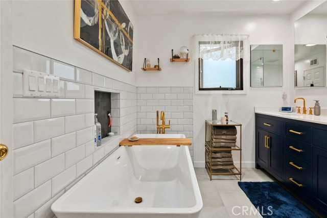 20451 Bermuda Street, Chatsworth CA: https://media.crmls.org/medias/f4a6a971-c837-4109-97f1-51600269d51b.jpg