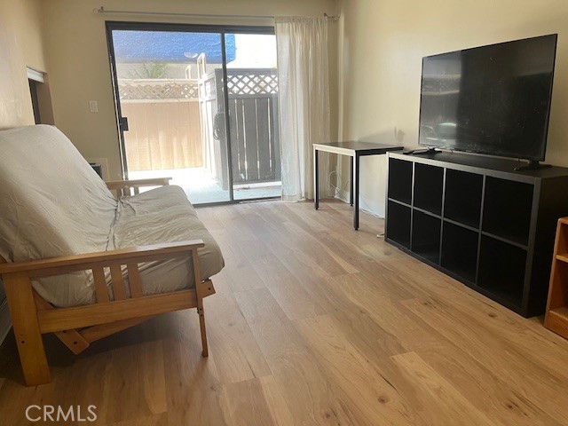 Detail Gallery Image 2 of 7 For 10982 Roeblings Ave #319,  –,  CA 90024 - 1 Beds | 1 Baths