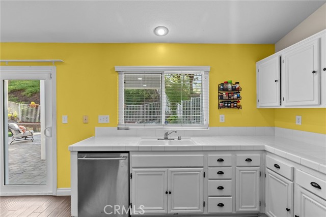 Detail Gallery Image 16 of 37 For 26515 Cresthaven Cir, Canyon Country,  CA 91351 - 3 Beds | 2 Baths