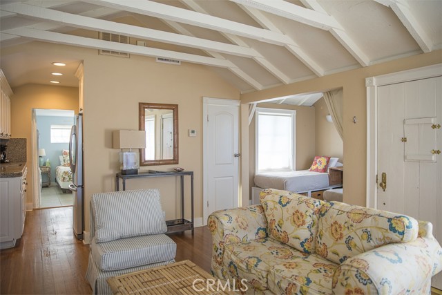 Detail Gallery Image 10 of 43 For 1086 Glenneyre St, Laguna Beach,  CA 92651 - 2 Beds | 1 Baths