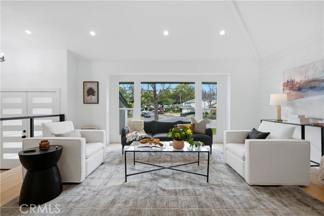 Detail Gallery Image 5 of 35 For 1943 Pelican Place, Costa Mesa,  CA 92626 - 4 Beds | 2/1 Baths