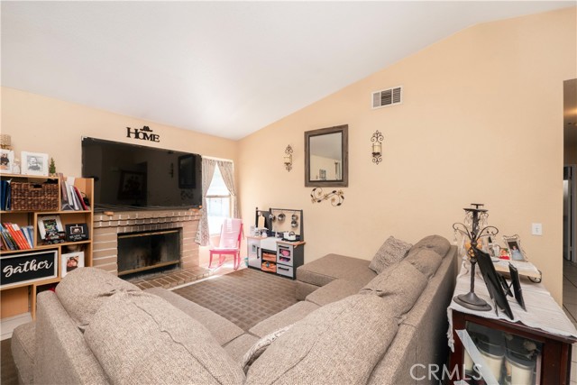 Detail Gallery Image 12 of 46 For 15055 Kingsford Ave, Adelanto,  CA 92301 - 3 Beds | 2 Baths