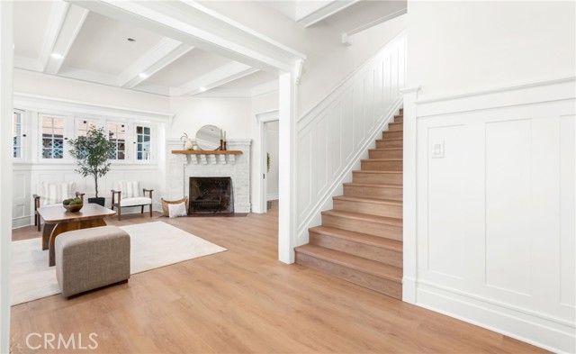 Detail Gallery Image 6 of 44 For 1720 S Kingsley, Los Angeles,  CA 90006 - 4 Beds | 3 Baths