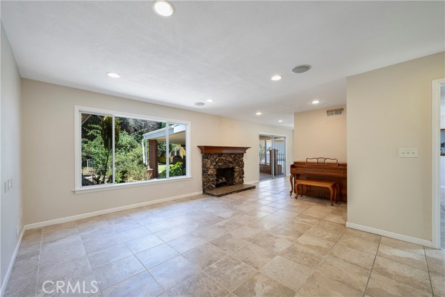 5347 E Bergh Drive, Anaheim Hills CA: https://media.crmls.org/medias/f4aa3bc7-452d-43d0-99a5-097b04da6950.jpg