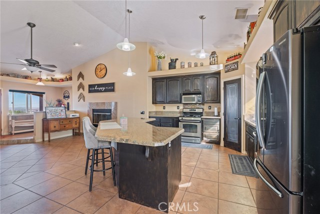 23053 Roundup Way, Apple Valley CA: https://media.crmls.org/medias/f4aa69ff-5f78-4448-bb88-1136f305a83b.jpg