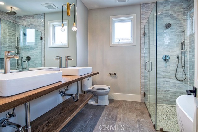 Detail Gallery Image 9 of 18 For 710 Avocado Ave #B,  Corona Del Mar,  CA 92625 - 3 Beds | 3/1 Baths