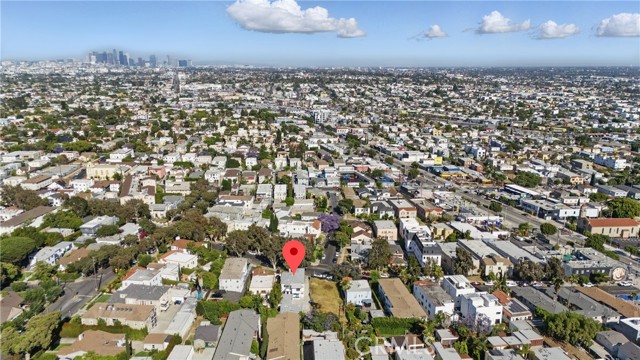 1327 S Burnside Avenue, Los Angeles CA: https://media.crmls.org/medias/f4ac322a-d9e4-4030-947a-dcfe609701a9.jpg
