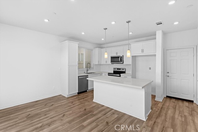 Detail Gallery Image 5 of 30 For 505 Pablo, Lake Elsinore,  CA 92530 - 3 Beds | 2/1 Baths