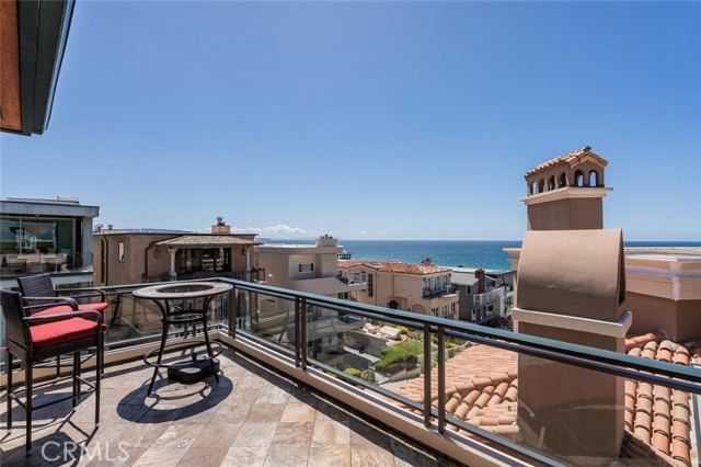 221 17th, Manhattan Beach, California 90266, 5 Bedrooms Bedrooms, ,6 BathroomsBathrooms,Residential,For Sale,17th,SR26091960