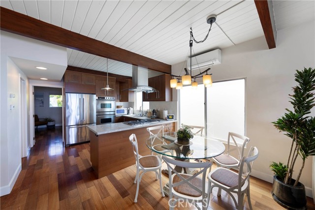 Detail Gallery Image 5 of 29 For 1040 La Mirada St, Laguna Beach,  CA 92651 - 3 Beds | 3 Baths