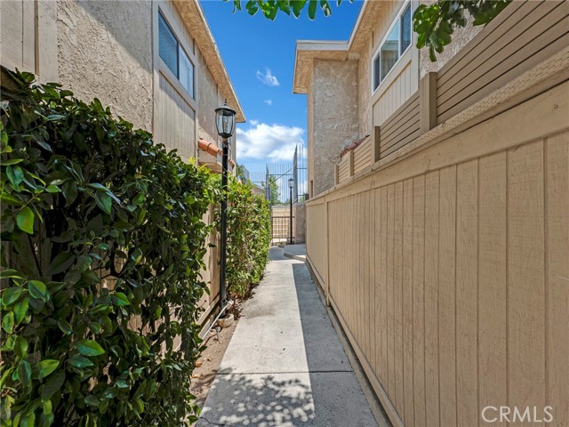 Detail Gallery Image 27 of 29 For 9834 Sepulveda Bld #109,  North Hills,  CA 91343 - 2 Beds | 2 Baths