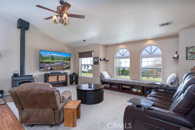 Detail Gallery Image 9 of 46 For 6132 Chowchilla Mountain Rd, Mariposa,  CA 95338 - 4 Beds | 2 Baths