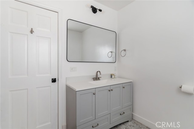 4741 Santa Lucia Drive, Woodland Hills CA: https://media.crmls.org/medias/f4af269d-0b86-4a8b-9d88-1111919a607b.jpg