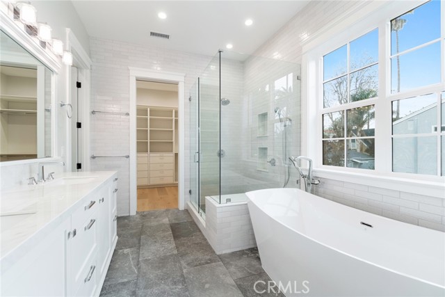 617 36th Street, Manhattan Beach, California 90266, 6 Bedrooms Bedrooms, ,6 BathroomsBathrooms,Residential,Sold,36th,SB22005152