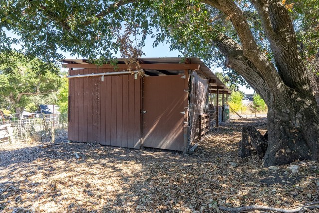 2480 Ardilla Road, Atascadero CA: https://media.crmls.org/medias/f4b0fdb5-3ba3-489c-9119-4b08308f7614.jpg