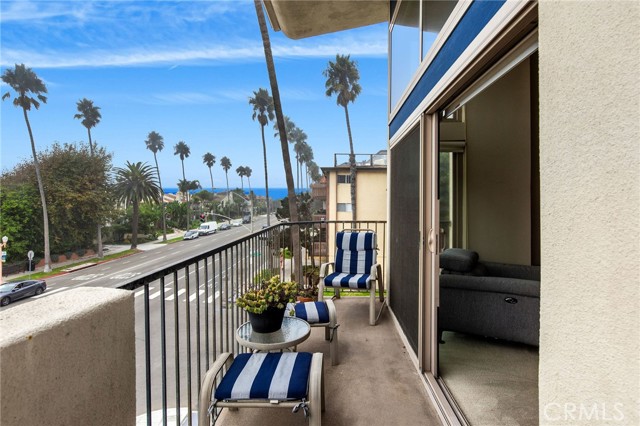 1400 Catalina Avenue, Redondo Beach, California 90277, 2 Bedrooms Bedrooms, ,2 BathroomsBathrooms,Residential,For Sale,Catalina,SB24221883