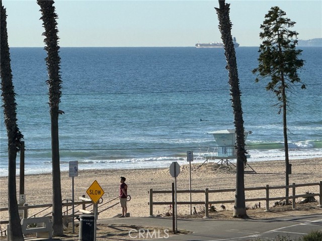 1516 Pacific Coast, Huntington Beach CA: https://media.crmls.org/medias/f4b28b42-6aff-4f4e-b36d-280760237b08.jpg
