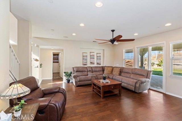 Detail Gallery Image 10 of 54 For 245 Pompano Pl, Norco,  CA 92860 - 5 Beds | 3/1 Baths