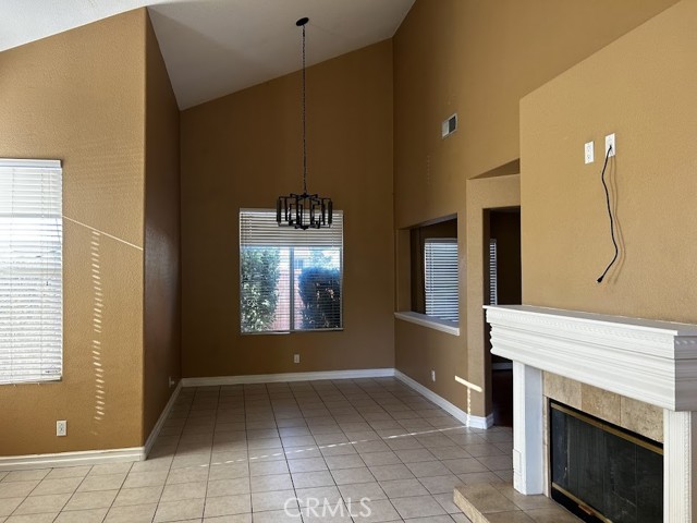 Detail Gallery Image 6 of 11 For 1009 Sunbeam Ln, Corona,  CA 92881 - 3 Beds | 2/1 Baths