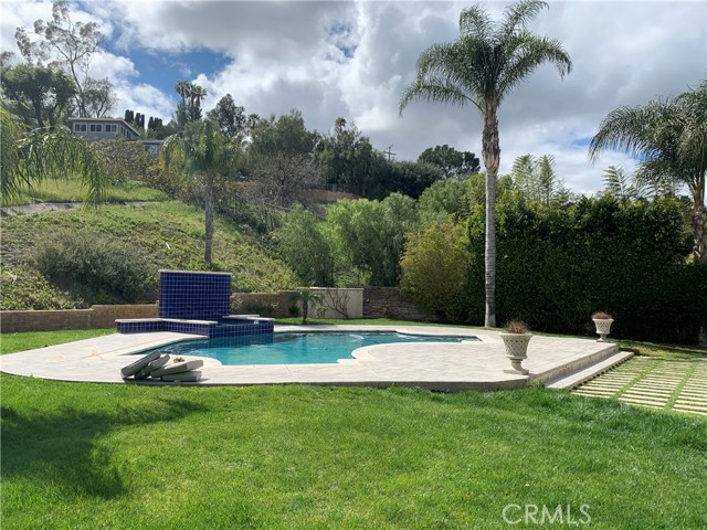 11737 Lois Court, Granada Hills CA: https://media.crmls.org/medias/f4b40eb5-4a16-4143-b295-d3e060895d9c.jpg