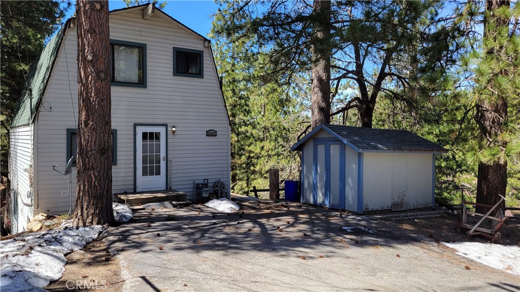 31517 Pleasant Drive, Running Springs, CA 92382