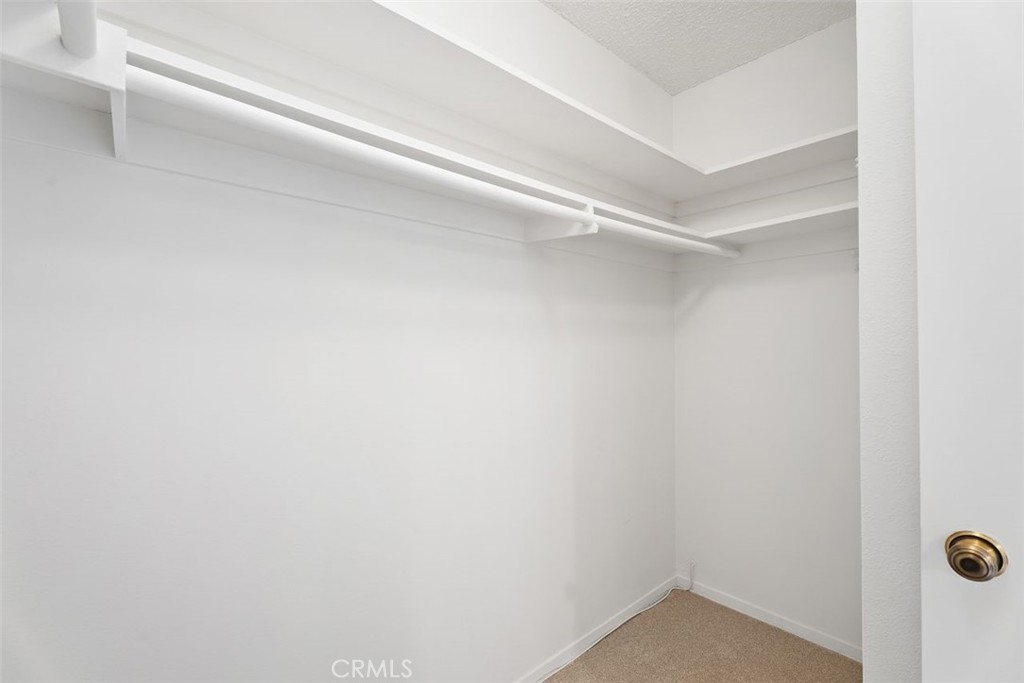 https://media.crmls.org/medias/f4b4ccd0-7ffc-4d9a-a303-5bd3465dca6e.jpg?preset=X-Large
