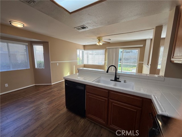 Detail Gallery Image 9 of 21 For 23708 Cork Oak, Murrieta,  CA 92562 - 3 Beds | 2/1 Baths