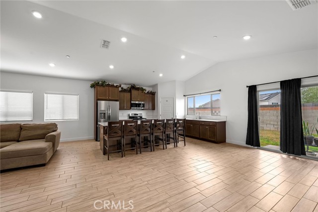 Detail Gallery Image 8 of 34 For 3415 Falling Brook, Shafter,  CA 93263 - 4 Beds | 2 Baths