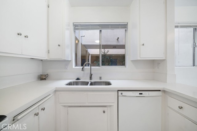 Detail Gallery Image 34 of 42 For 1101 Lincoln Bld 1a,  Santa Monica,  CA 90403 - 2 Beds | 2 Baths