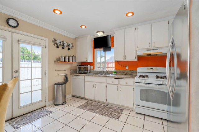 Detail Gallery Image 14 of 44 For 1949 Cottonwood, Colton,  CA 92324 - 3 Beds | 2/1 Baths