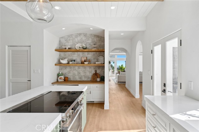 31402 Ocean View, Laguna Beach CA: https://media.crmls.org/medias/f4b5f99b-d842-4ee6-a653-8bbb564a80c8.jpg