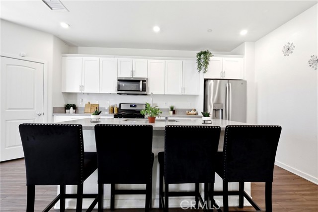 Detail Gallery Image 13 of 38 For 475 N Glenwood, Rialto,  CA 92376 - 5 Beds | 3/1 Baths