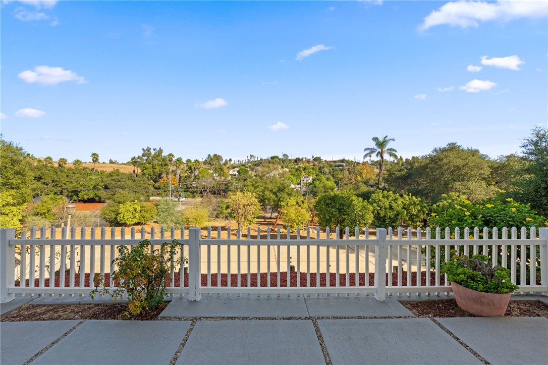 Detail Gallery Image 12 of 58 For 2401 Sunset Dr, Escondido,  CA 92025 - 4 Beds | 2 Baths